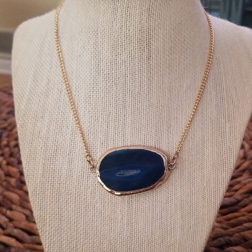 Beautiful gold plated necklace w/Blue flat stone